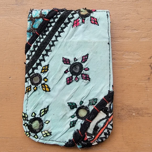 🔮🎱 Free People Boho Embroidered Repurposed vtg banjara hippie Wallet card case - Picture 15 of 16